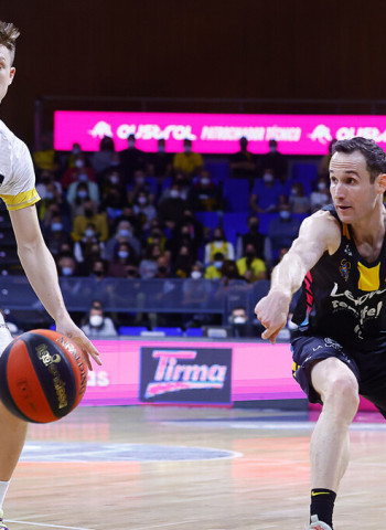 Huertas lidera el triunfo de Lenovo Tenerife frente al Obradoiro (86-83)
