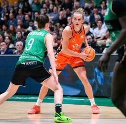 Valencia Basket sufre para vencer a una orgullosa Penya (60-64)