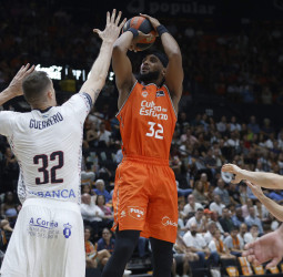 Valencia Basket seduce a las Meigas para vencer al Obradoiro (85-79)