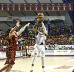 [0-1] El Trento no entiende de factor cancha (74-83)