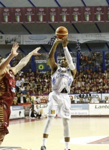 [0-1] El Trento no entiende de factor cancha (74-83)