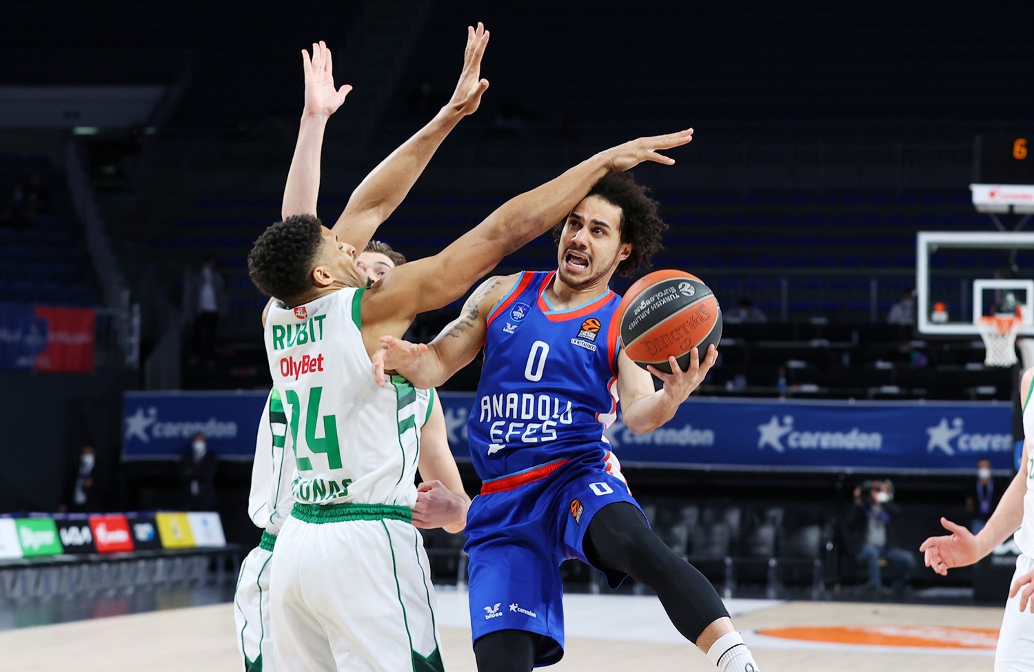 El Efes supera al Zalgiris y suma siete victoria consecutiva (89-62)