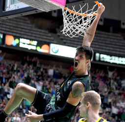 Una primera parte perfecta le da la primera victoria al Joventut (100-68)