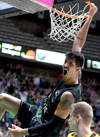 Una primera parte perfecta le da la primera victoria al Joventut (100-68)