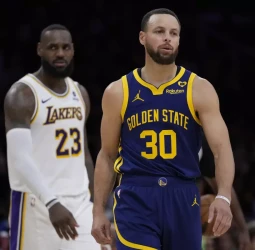 Curry regresa para vencer a los Lakers