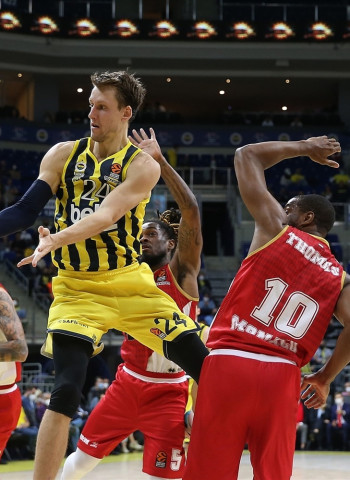 Guduric y Vesely lideran la victoria del Fenerbahce ante el Mónaco (96-86)