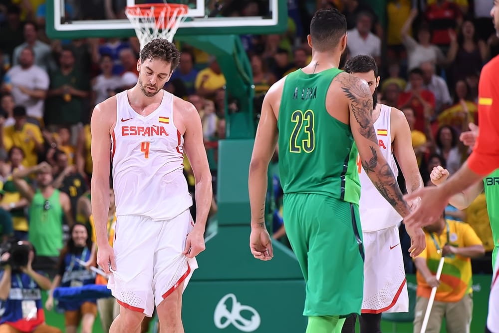España no puede con Brasil y se queda sin margen de error (65-66)
