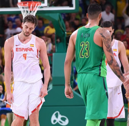 España no puede con Brasil y se queda sin margen de error (65-66)