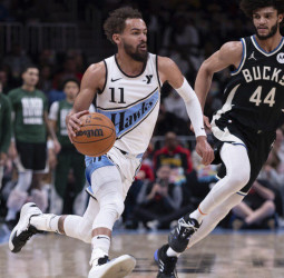 Trae Young sale al rescate de los Atlanta Hawks, 110-115