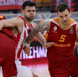 Una mala segunda mitad sentencia al Olympiacos (71-80)