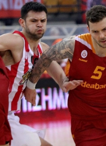 Una mala segunda mitad sentencia al Olympiacos (71-80)