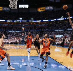 [3-1] A pesar de Westbrook los Houston dejan a Oklahoma al borde de la eliminación (113-109)