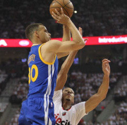 Curry vuelve a las canchas para poner las cosas en su sitio (3-1)