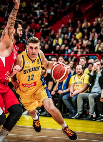 Los jugadores del Monbus Obradoiro, Chris Czerapowicz y Maxime de Zeeuw, regresan lesionados de las Ventanas FIBA