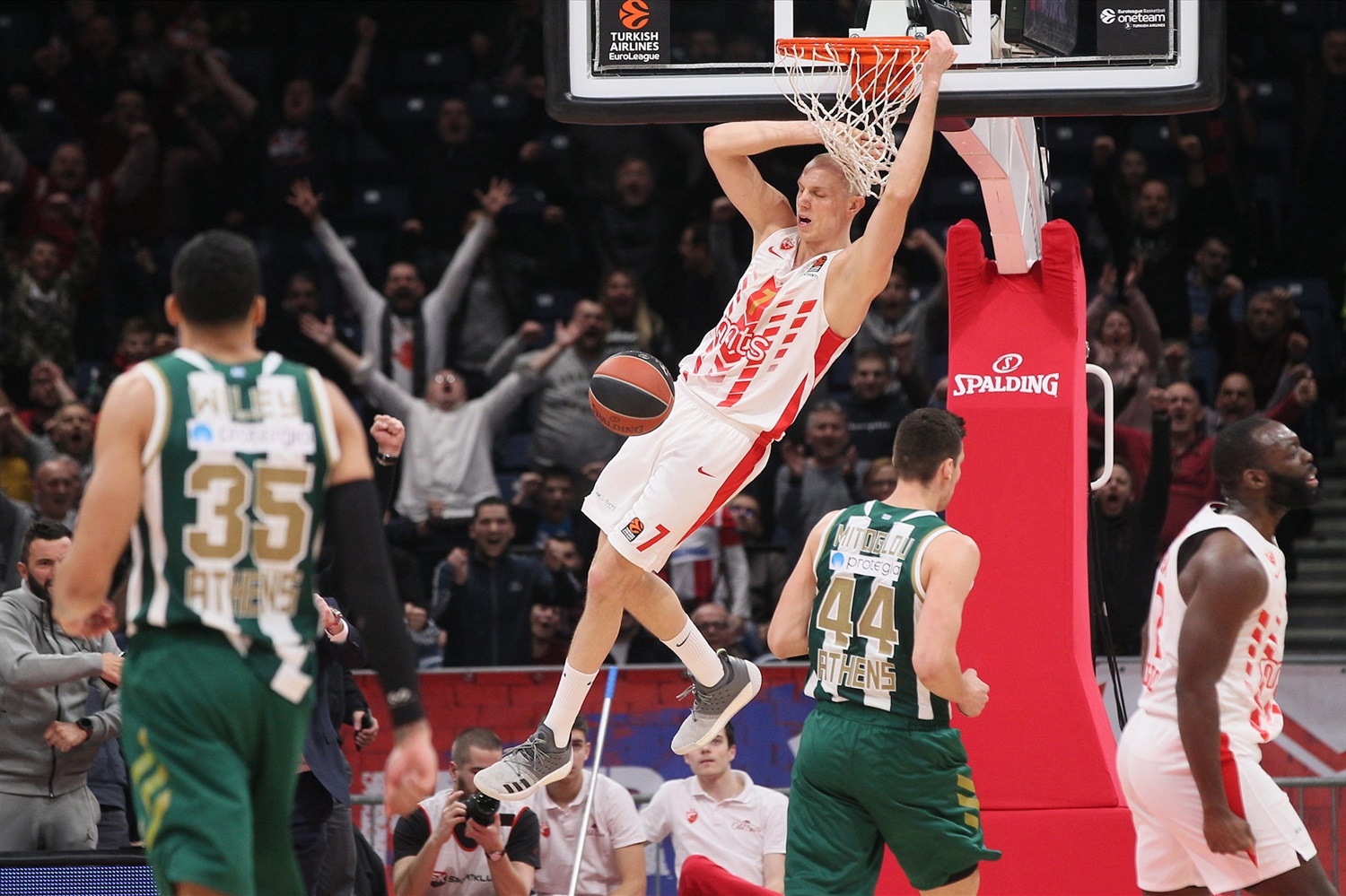 Punter marca la diferencia ante el Panathinaikos (78-73)