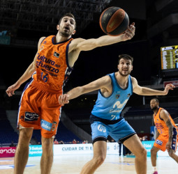 Reacción para sumar la tercera seguida en Liga Endesa en la pista de Movistar Estudiantes (81-86)