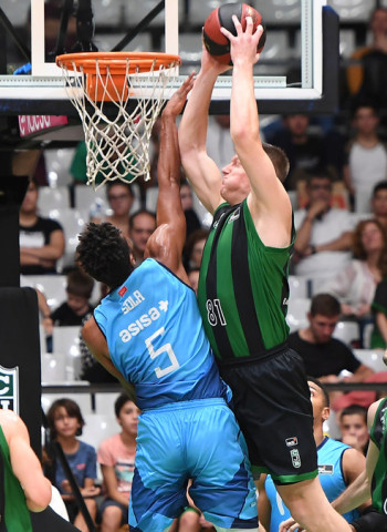 Morgan ejerce de revulsivo y permite que la Penya sume la primera victoria de la temporada (78-76)