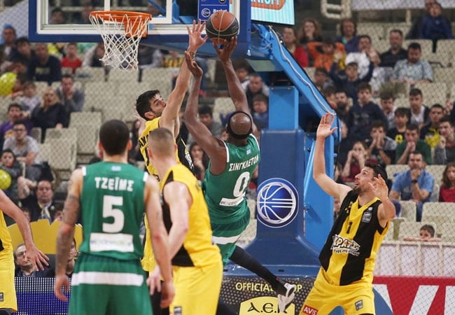 Panathinaikos arrasa, Olympiacos sufre