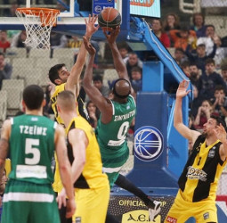 Panathinaikos arrasa, Olympiacos sufre