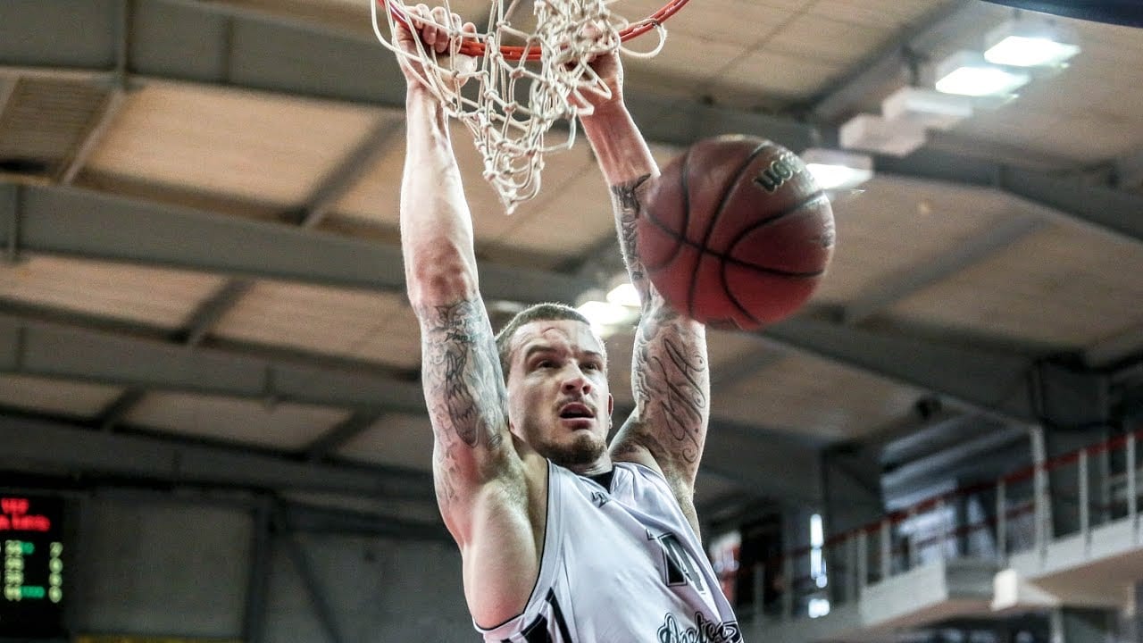 El Anadolu Efes se hace con el base Josh Adams