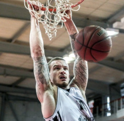 El Anadolu Efes se hace con el base Josh Adams