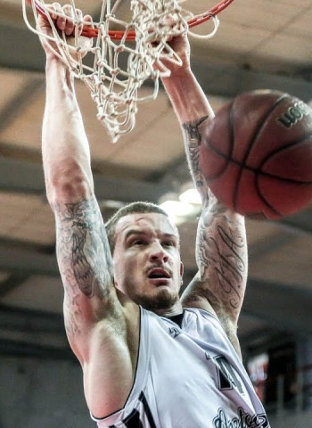 El Anadolu Efes se hace con el base Josh Adams