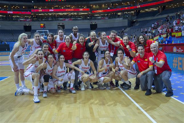 España sigue haciendo historia y jugará la final (68-52)
