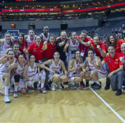España sigue haciendo historia y jugará la final (68-52)