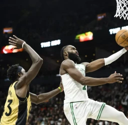 White apuntilla a los Raptors después de que los Celtics se dejasen remontar