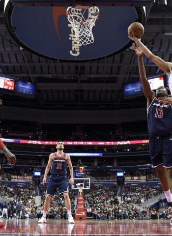 Nuggets y Warriors mantienen su pulso por el liderato del Oeste
