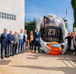 Presentados los actos y la equipación del Centenario de la FEB