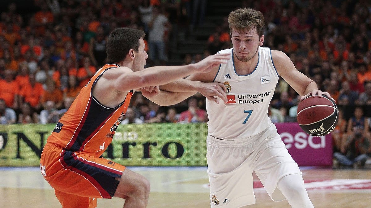 Los números de Luka Doncic (16-7-10) no se veían desde 2008