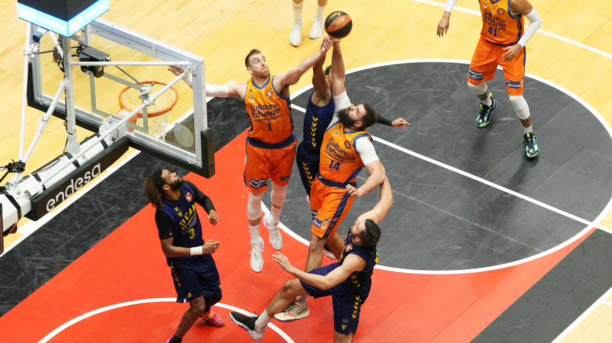 UCAM Murcia a semifinales por la puerta grande (83-86)