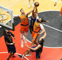 UCAM Murcia a semifinales por la puerta grande (83-86)