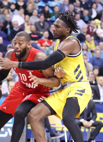 El Bayern sobrevive a la batalla de Berlín (76-77)