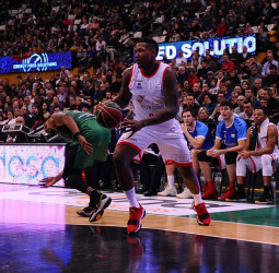El San Pablo Burgos mantiene los pies en el suelo