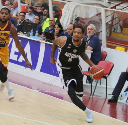 San Pablo Burgos refuerza su dirección con Branden Frazier