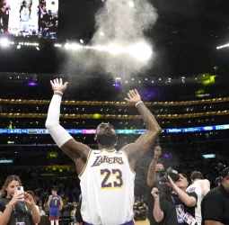 LeBron alcanza los 40.000, la victoria es para los Nuggets