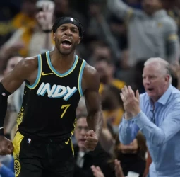 Los Pacers no se dejan intimidar por Antetokounmpo, 124-126
