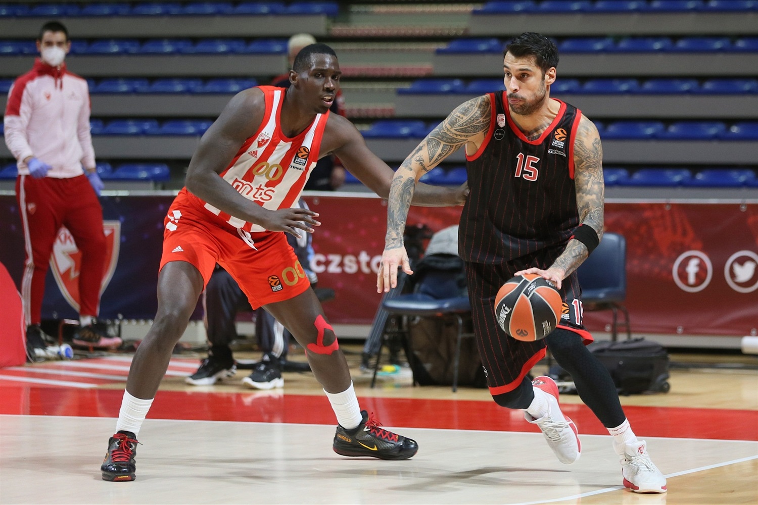 Printezis decanta la balanza en Belgrado (79-81)