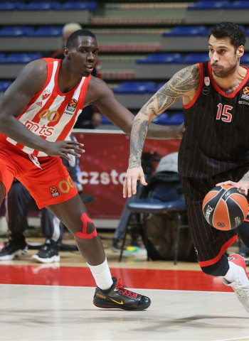 Printezis decanta la balanza en Belgrado (79-81)