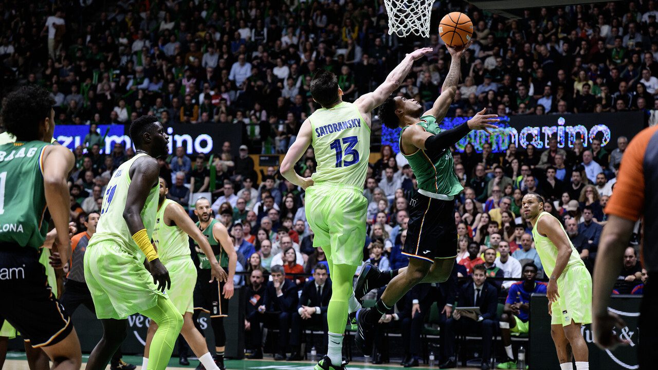 El Barça se lleva el derbi catalán en un partido de montaña rusa (86-93)