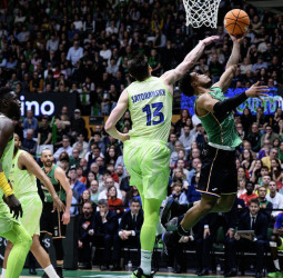 El Barça se lleva el derbi catalán en un partido de montaña rusa (86-93)