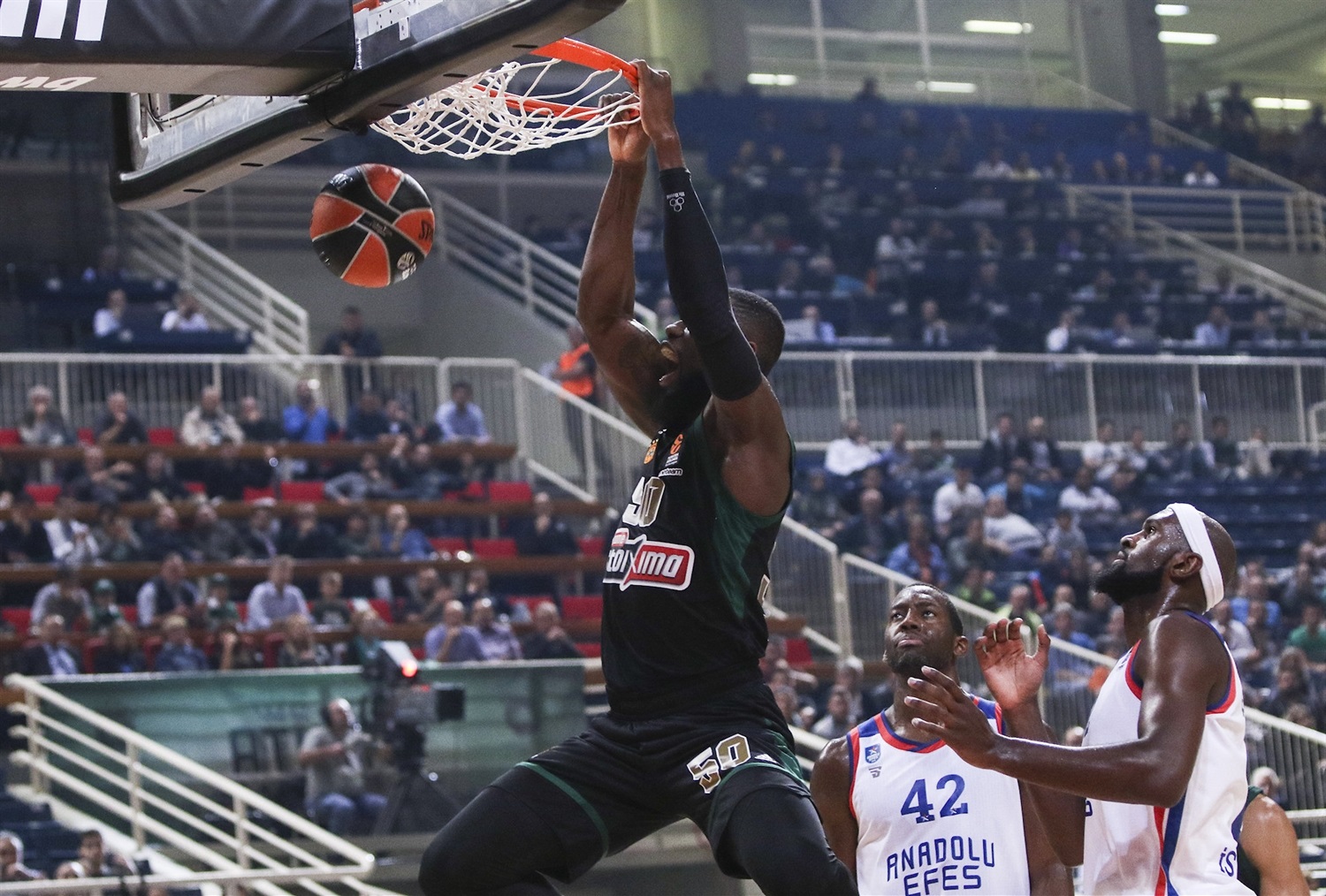 El Panathinaikos cierra la racha de victorias del Anadolu Efes (86-70)