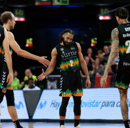 Un robo de Sulejmanovic valida el partidazo de Adam Smith (80-76)