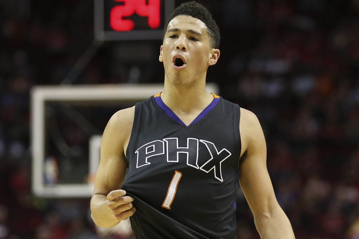 Brooks vital para Grizzlies, Booker marca la diferencia