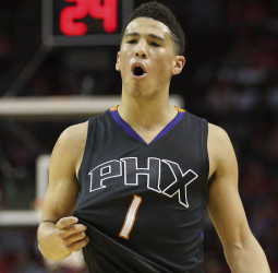 Brooks vital para Grizzlies, Booker marca la diferencia