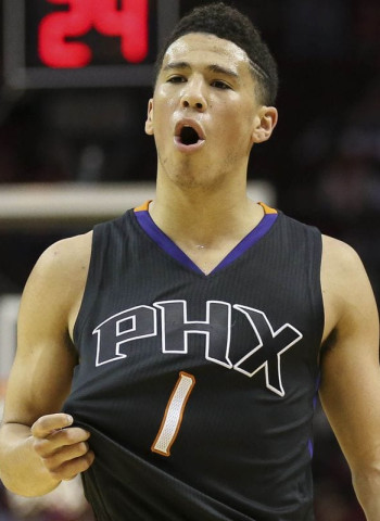 Brooks vital para Grizzlies, Booker marca la diferencia