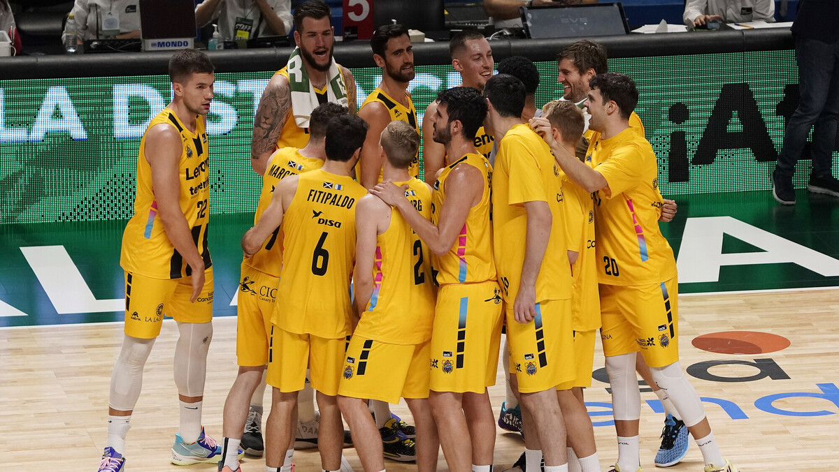 Lenovo Tenerife firma un gran correctivo al Unicaja (64-97)