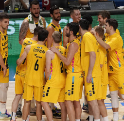 Lenovo Tenerife firma un gran correctivo al Unicaja (64-97)